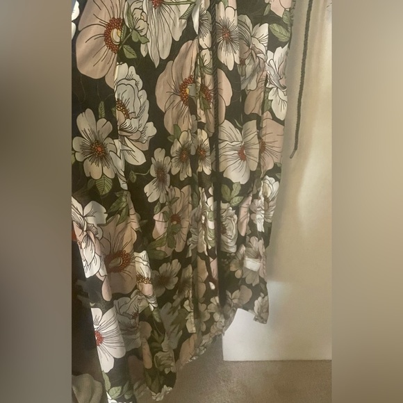 Forever 21 Maxi dress. Floral. Long sleeve with slits. Smoke free home. - Picture 10 of 10